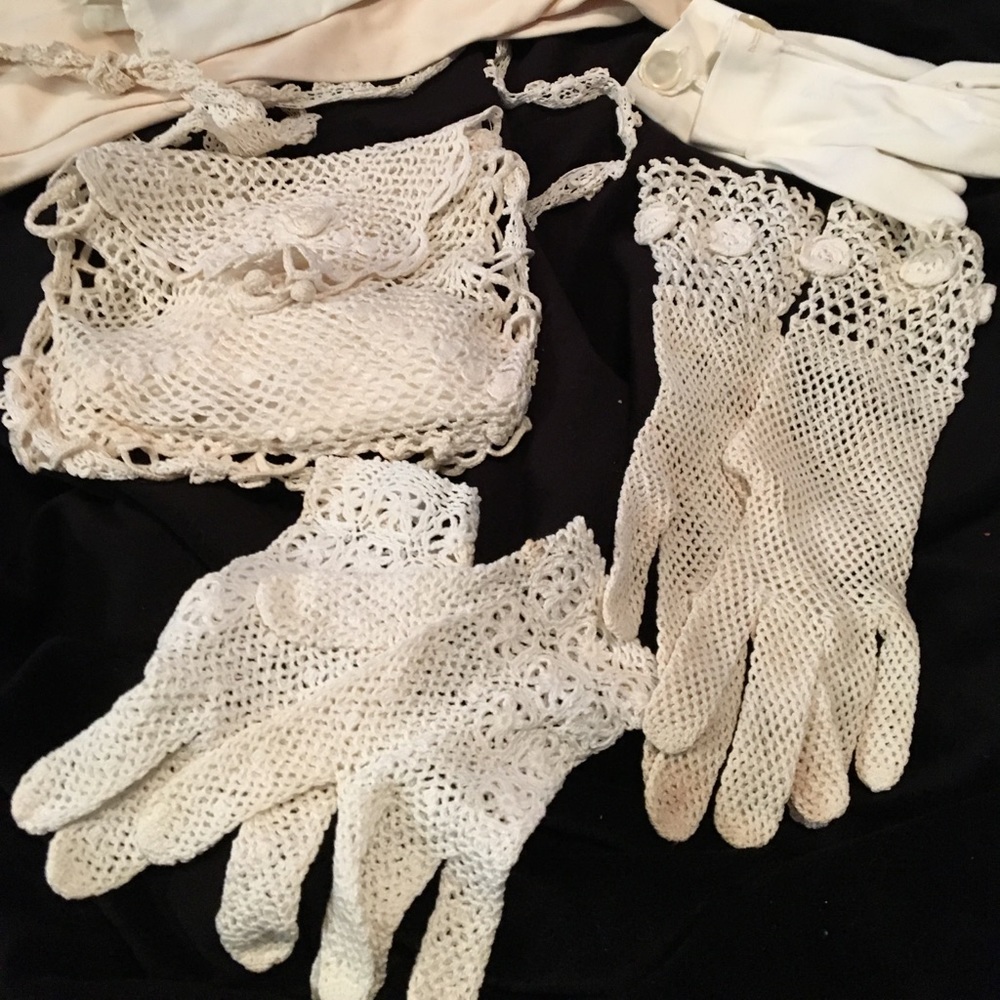 Hand crocheted 2 pair gloves purse